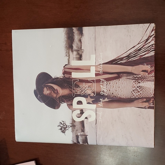 Spell and the Gypsy collective Collector set - Picture 4 of 17